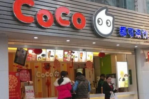 coco加盟费要五十万是真的吗？在学校附近加盟coco店面挣钱吗